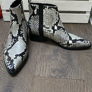 Marc Fisher Booties sz 5.5 EUC